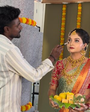 kruttika ravindra Instagram - An Appreciation Post ♥️
@i_am_rajz_ 
2015 ಇಂದ ನಾನ್ ಮಾಡಿರೋ ಎಲ್ಲಾ movie/serial/photoshoot/addshoots ಗಳಿಗೆ ನನ್ನ “PMUA” ಆಗಿ ಕೆಲಸ ಮಾಡಿದ್ ನೀವು ಇವತ್ತು ನಂಗೆ "all time favourite look"ಕೊಟ್ಟಿದೀರ ರಾಜು. One of the best eye makeups as I always say 😁
ನನ್ನ ಪ್ರತೀ project ಗು ನೀವ್ ನೆನಪಾಗ್ತೀರ. ಇನ್ನೂ ಹೆಚ್ಚು ಬೆಳೀರಿ. ಖುಷಿಯಾಗಿರಿ. 
May god bless you with the best 🤗🤗