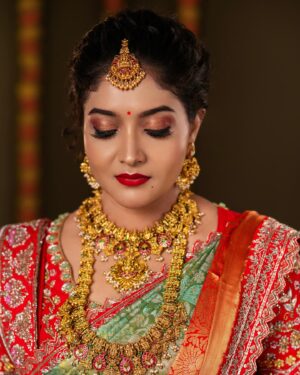 kruttika ravindra Instagram - An Appreciation Post ♥️
@i_am_rajz_ 
2015 ಇಂದ ನಾನ್ ಮಾಡಿರೋ ಎಲ್ಲಾ movie/serial/photoshoot/addshoots ಗಳಿಗೆ ನನ್ನ “PMUA” ಆಗಿ ಕೆಲಸ ಮಾಡಿದ್ ನೀವು ಇವತ್ತು ನಂಗೆ "all time favourite look"ಕೊಟ್ಟಿದೀರ ರಾಜು. One of the best eye makeups as I always say 😁
ನನ್ನ ಪ್ರತೀ project ಗು ನೀವ್ ನೆನಪಾಗ್ತೀರ. ಇನ್ನೂ ಹೆಚ್ಚು ಬೆಳೀರಿ. ಖುಷಿಯಾಗಿರಿ. 
May god bless you with the best 🤗🤗
