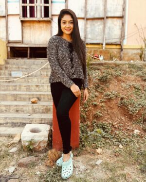 kruttika ravindra Instagram - Don’t try to fit in, Stand Out ✌🏻
•
•
#kruttikaravindra #actress #india #instagood #instagram #instadaily #likeforlikes #follow #love #friends #kannada #strongwomen #youmatter #kannadathi #trending