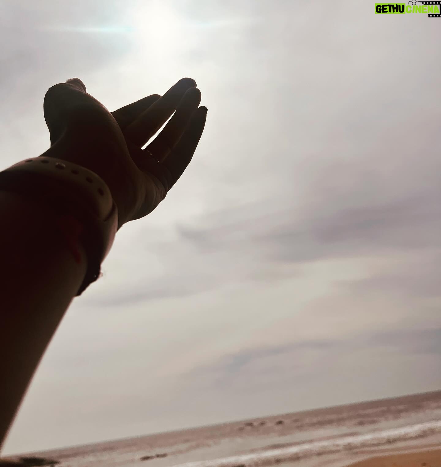kruttika ravindra Instagram - Kannur- Part 1. Sometimes 1 day in a different place will give you more than 10 years of life at a known place. Keep taking time for yourself, until you are YOU again. Let everything go, but find yourself. Travelling alone is one of the best things I have done this year. Celebrate yourself. You are your best friend :) Best is yet to come ♥️ So here are some of the random clicks I have taken in my trip. @chera_rocks_beach_house_ you beauty. You never fail me in finding peace. • • #kruttikaravindra #actress #india #love #beach #healthylifestyle #instagood #instagram #instadaily #livelovelaugh #photography #picoftheday #viral #cherarocksbeachresort