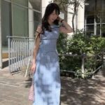 mako Instagram - ブルムン新作item 🌕24 SS collection🪡 item / 003 point mellow onepiece brown・blue バイカラーのラインを効かせたチェックワンピースを作りました！ バストのリボンは可愛いだけではなく 二の腕で結ぶ事で華奢見え効果🪄︎︎ バックはシャーリングになっているので苦しさもなく 少しゆとりがあるバストのサイズ感との対比で かなりスタイルアップできる1枚になりました。 夏にきてほしいとっておきのワンピースです👒