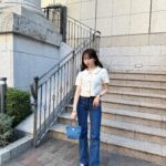 mako Instagram - ブルムン新作item 🌕24 SS collection🪡 item / 002 tweed setup white・Blue カーブした襟がポイントになってる コンパクトなサイジングのツイードセットアップを作りました！ 個人的にデニムとの合わせをしたかったので どんなボトムスにも合わせやすいサイズ感に🪽 カジュアルなアイテムとの相性もよいです︎ どちらのカラーにも微光沢糸を織り込んでいるので 華やかさと品のある雰囲気に~ 少し大きめのパールボタンは クラシカルさも演出してくれます🪡 #BLUEMOONNIGHT #ブルームーンナイト #ブルムン