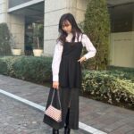 mako Instagram - ブルムン新作item 🌕 24 SS 🪡 01 peplum camisole setup black ・beige インナー次第で1年中使えるペプラムキャミセット作りました！ キャミソールはウエストに太めの切替えを入れて ウエスト位置を高く見せてくれる＆腰回りカバーで スタイルアップ効果◎なシルエットに。 バックスタイルのリボンにときめき要素詰めました🎀 セットでももちろん、！ 別々でも使えるので色んな合わせが出来るかと思います~🪄︎︎ どちらの色もおすすめです……選べないっっ