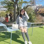 mako Instagram - 最近の春コーデ🌸 スウェット、鞄、靴はAmazon︎︎︎︎✔︎︎︎︎´- どれも春らしさ感じれてお気に入りのアイテム。 新生活始まった方もいますかね〜 シーズンで必要なアイテムも Amazonで、なんでも揃っちゃいます👜 #PR #amazonfashion #amazonで発見 #アマゾン