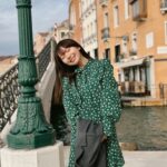 mako Instagram - ほぼ家にいて何も載せる写真がないので、、、 10月末に行った旅行の写真︎✈️ まずヴェネツィア️⛲️ 生歌と演奏を聴きながら乗るゴンドラは本当にロマンチックでした🛶 どこ見ても街並みが綺麗でご飯も美味しい素敵な街。 そして2日目の夜が凄い嵐だったんですけど、 そんな中乗ったゴンドラは一生忘れません(船酔い祭り)♡