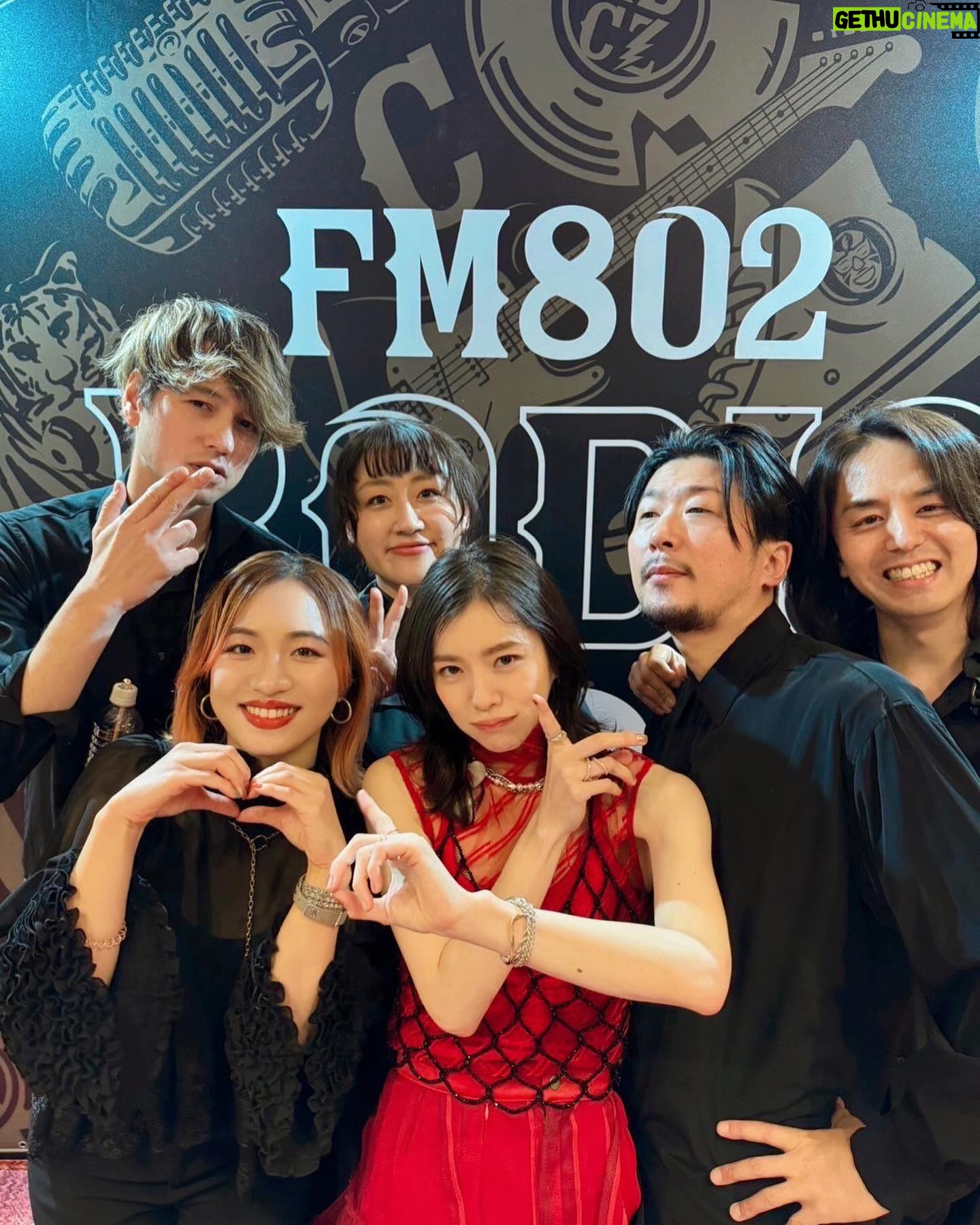 milet Instagram - #FM802 RADIO CRAZY 2023 みんなのおかげで最高に楽しいライヴ納めができました! 大好きな大阪で大好きなみんなと。 コイコガレ、今年いち伸びた〜。 みんなの声を聴けて嬉しさ溢れました。 入場規制ごめんね、次は来年3月に大阪城ホールでライヴするので遊びにきてね。 おおきに!良いお年を〜。 #milet
