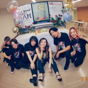 milet Instagram - 北海道にて
#milet_5AM TOUR🪩完走
夢のような最高のファイナルでした。
北海道、突き抜けてた！

全国のみんなの声や顔はずっと私の中で輝くよ。たくさんの愛をありがとう。あなたとここにいる、それが私にとっての夜明けだよ。曖昧なままでも大丈夫。

次は3月のアリーナ公演
GREEN LIGHTSで会おう🐅
#milet

Photo by @sotarogoto