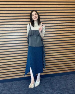 milet Instagram - 「#ZIP! 」1月の金曜パーソナリティの初回を終えました。
水卜アナをはじめ、みなさん本当にあたたかくて、3時間の生放送は楽しくてあっという間でした。勉強になることだらけです。
ドラゴンスローチャレンジも成功したよ🐲
来週の金曜日もよろしくお願いします。

(フリーレン巻き🧣きづいた？)
#milet