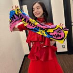 milet Instagram - 『MAN WITH A MISSION World Tour 2023 ~WOLVES ON PARADE~』 ラスト2日間に呼んでいただき「絆ノ奇跡」「コイコガレ」がやっとライヴで完成しました🐺👩🏻♡ 強くて無敵なbrothers、めちゃくちゃかっこよかったです。一緒に吠えられて私も無敵の生命体になれたきもちです。 優しいニンゲンドモのみなさんもありがとうございました！ ツアー完走、おつかれさまでした🚀 Photo by @imdaisukesakai #MWAM_WORLDTOUR #MWAM #milet #MWAM_milet