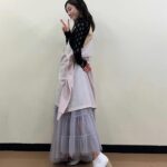 milet Instagram - #Venue101 花畑を出す魔法つかっちゃった💐 アニメ「葬送のフリーレン」のEDテーマ「Anytime Anywhere」を、蒼月草のようなお花たちに囲まれ、優しい気持ちで歌わせていただきました。 フリーレンの絵とともにお話しするのは畏れ多かったですが…歌に込めた大切な想いを言えて嬉しいです。 今日は特に歌いながら「今」という歌詞を噛み締めていました。 「Anytime Anywhere」ぜひたくさん聴いてください。 ありがとうございました！ #フリーレン #milet_AnytimeAnywhere #milet フリーレンをイメージしたピアス❤️ フェルン色の指輪💜