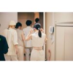 milet Instagram - GREEN LIGHTS 2日目 このライヴで表現すること、いつもより勇気がいるね。ライヴが終わって、体は抜け殻なのに内側はどっしり感情の質量が増えてる。5周年だから、GREEN LIGHTSだから伝えられる想いを受け取ってくれてありがとう🕊️ 今までで一番優しい大阪。に感じた。 少しずつ見えてきた光。 横浜2日間もよろしくね。 #milet #milet_GREENLIGHTS 🟢