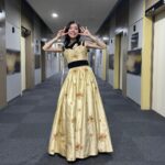 milet Instagram - #CDTVライブライブ 年越しSP ご覧いただきありがとうございました。 「Anytime Anywhere」で優しい歌い初めができたかなと思います。 今年もたくさん歌いたいな。 幸せな音が溢れる素敵な一年になりますように。 #milet #milet_AnytimeAnywhere