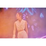 milet Instagram - GREEN LIGHTS 2日目 このライヴで表現すること、いつもより勇気がいるね。ライヴが終わって、体は抜け殻なのに内側はどっしり感情の質量が増えてる。5周年だから、GREEN LIGHTSだから伝えられる想いを受け取ってくれてありがとう🕊️ 今までで一番優しい大阪。に感じた。 少しずつ見えてきた光。 横浜2日間もよろしくね。 #milet #milet_GREENLIGHTS 🟢