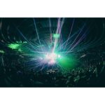 milet Instagram - GREEN LIGHTS初日@ 大阪城ホール 言葉も歌も、伝えることって難しいけど、でもGREEN LIGHTSと向き合っている私に、まっすぐ向き合うみんながいてくれて嬉しかった。みんなが光って綺麗で、泣きそうになった。来てくれておおきにだよ。 忘れられない気持ちになった。 そばにいてくれて、本当にありがとう。 大阪、明日もよろしくね。 めちゃめちゃ飛ばそうっと！ #milet #milet_GREENLIGHTS 🟢
