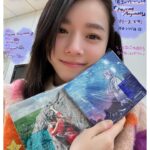 milet Instagram - 1月の #miletの日 です。 ついに明日！ 💿「Anytime Anywhere」リリース💿 本日フラゲ日。 アニメ『葬送のフリーレン』のED「Anytime Anywhere」、特別ED &挿入歌の「bliss」、「Higher」、「Wings」 今までで一番優しくてあったかい心で歌ったEPです。みんなに寄り添えたら、じゃなく、寄り添いたくて書いた曲たち。 いまは3月のアリーナライヴ「GREEN LIGHTS」に向けて走りはじめています。 楽しみがどんどん膨らんでる。 驚かせちゃうからね。 あー、はやく会いたいよ。 去年よりずっとそう思う。 風邪とか気をつけてね。 ごはん食べてね(私もね😛) #フリーレン #frieren #milet_AnytimeAnywhere #milet_GREENLIGHTS 🐅🦩🐍 #milet