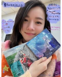 milet Instagram - 1月の #miletの日 です。 ついに明日！ 💿「Anytime Anywhere」リリース💿 本日フラゲ日。 アニメ『葬送のフリーレン』のED「Anytime Anywhere」、特別ED &挿入歌の「bliss」、「Higher」、「Wings」 今までで一番優しくてあったかい心で歌ったEPです。みんなに寄り添えたら、じゃなく、寄り添いたくて書いた曲たち。 いまは3月のアリーナライヴ「GREEN LIGHTS」に向けて走りはじめています。 楽しみがどんどん膨らんでる。 驚かせちゃうからね。 あー、はやく会いたいよ。 去年よりずっとそう思う。 風邪とか気をつけてね。 ごはん食べてね(私もね😛) #フリーレン #frieren #milet_AnytimeAnywhere #milet_GREENLIGHTS 🐅🦩🐍 #milet