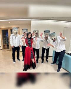 milet Instagram - #NHK紅白 「コイコガレ」「絆ノ奇跡」 ご覧いただきありがとうございました！ 『テレビアニメ「鬼滅の刃」刀鍛冶の里編』のみんなと一緒に舞台に立てて本当に幸せです。大好きだ。感謝でいっぱいです。 蜜璃ちゃんと心の中で手を繋いだ🫶 MAN WITH A MISSIONさんと、最高に楽しかった！ #milet #MWAM #紅白歌合戦