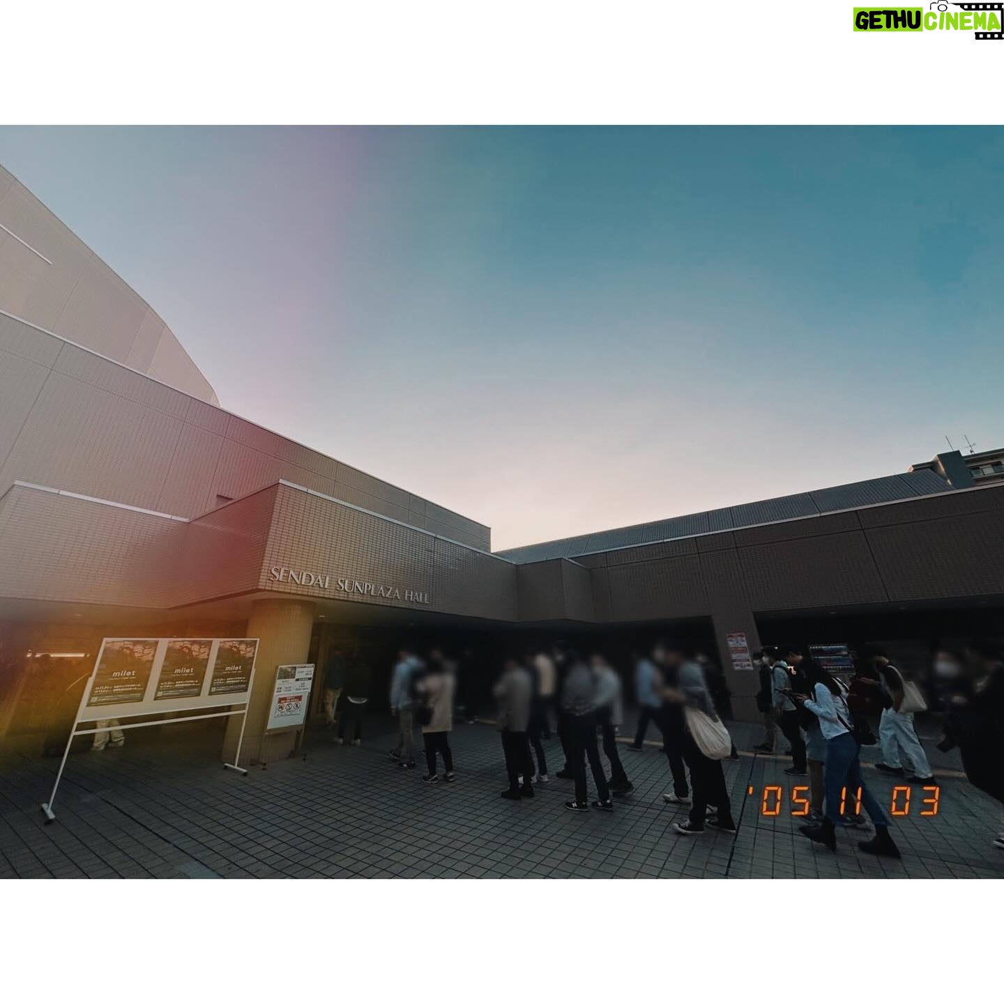 milet Instagram - #milet_5AM TOUR@仙台 全員一緒に「ずんだっだ〜♫」しちゃった〜。みんなのリズム感ピッチ感、5AMツアーいちよかったね🏆 今日だけの想いをぎゅっと歌に閉じ込めて届けられた。みんなの中に私の声が吸い込まれていくみたいだったよ。残響まで綺麗だった。体感時間が一瞬。泣 また会おうね、宮城!💚 #milet