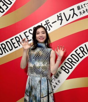 milet Instagram - 今日は紅白リハでした！
どきどきしますが、「コイコガレ」も「絆ノ奇跡」もMAN WITH A MISSIONさんや『テレビアニメ「鬼滅の刃」刀鍛冶の里編』のみんなと一緒だから心強いです。
大晦日の紅白歌合戦まであと2日。
たのしもう。

一人ｶﾞｳｶﾞｳ🐺

#NHK紅白 #milet #MANWITHAMISSION #MWAM_milet