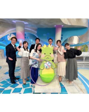 milet Instagram - ZIP! みなさんの大切な朝の中にいられて幸せでした。いろんな朝があると思いますが、少しでも笑顔になってもらえたらとおもっていました。水卜アナをはじめ、みなさんの優しさに感動しっぱなしでした。
そして…来週は歌唱でお邪魔します🍃
アニメ「葬送のフリーレン」EDの「Anytime Anywhere」を歌わせていただきます。
嬉しすぎる「ただいま」です♡
よろしくお願いします。

…ドラゴンスローチャレンジ、やった！🐲

#ZIP #フリーレン #milet 
#milet_AnytimeAnywhere 🍃
