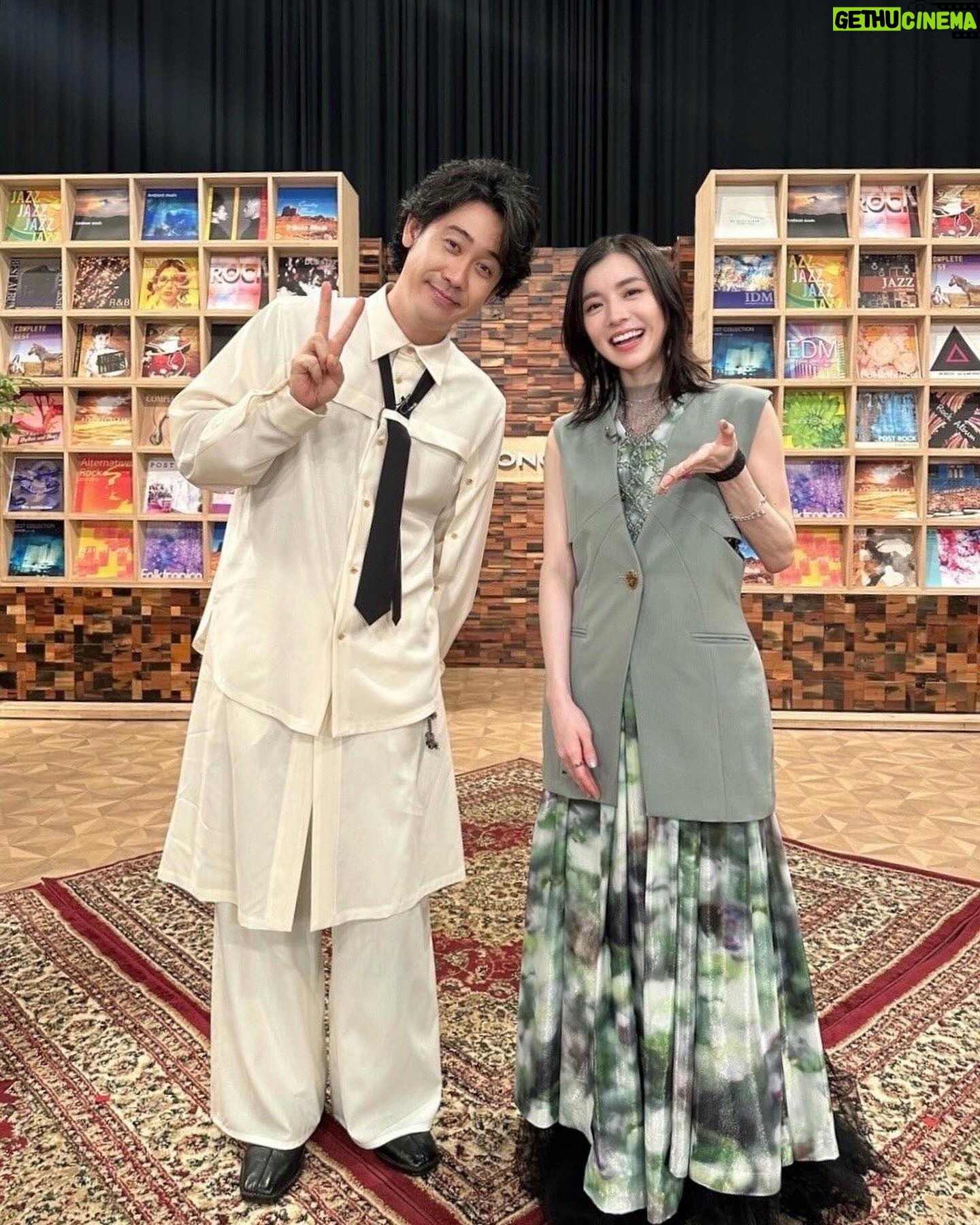 milet Instagram - NHK 『SONGS』 大泉洋さんと一緒に、なぜか私も紅白にビビるという…。 今年は笑顔で楽しく歌えますように! 紅白で大泉さんとお写真撮れたら、みなさんにまたお見せしますね❤️🤍 「Anytime Anywhere」も素敵なセットで歌わせていただき、ありがとうございました。 歌唱はYouTubeで限定公開中ですので、よかったら放送された本編と併せて、ぜひ観てくださいね🍃 ▶︎ https://youtu.be/XQ3rbQEpgiQ #SONGS #大泉洋 #milet #milet_AnytimeAnywhere🍃