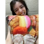 milet Instagram - #milet_5AM TOUR @神奈川 た、た、たのしすぎたよ〜！泣 声すごい伸びて、みんなの声と私の声が重なってる瞬間が気持ち良すぎて昇天👼 5AMというツアーが猛スピードで成長している。同時に、きっと私も。 神奈川のみんな、次は来年の横アリで会おうね♡ 崎陽軒のシウマイ弁当は筍がいちばん好き。 #milet