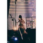 milet Instagram - 壊れた羽、飛べないから自分の足でちゃんと歩く。 ニケがずっと心にいてくれるから進みます。 そばにいてください。 #milet #milet_GREENLIGHTS