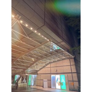 milet Instagram - #milet_5AM TOUR@東京
やっぱりホーム東京最高だ！と思わざるを得ません！ありがとう！
5AMツアーはmiletの夜明けだよ。
みんなの声と私の声だけになった瞬間、もう幸せすぎて昇天でした😇
みんな、最高にいい顔してたなあ…。

ついに11/23はツアーファイナル。
北海道、祭りするぞ🩵まっててね。
#milet