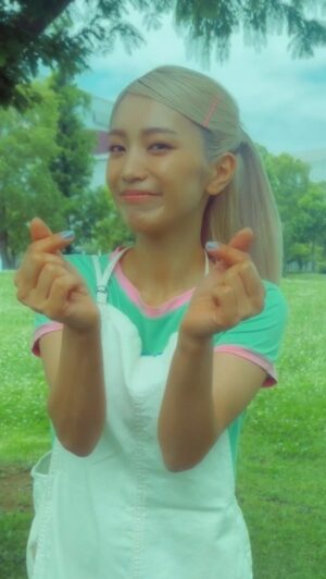 miwa Instagram - ファンの子達が踊ってくれてたから、真似して踊ってみた🤭💛
みんなも踊ってみて〜😋

#miwa
#miwa7th 
#BUZZ
#踊ってみた