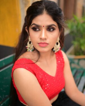 neerasethudas Instagram - മട്ടാഞ്ചേരി തെരുവിൽ ഒരു ദിവസം🥰😊

Captured by @vinu_photogrphy 
Makeup 💄@charuthachandrasekhar_makeover 🥰🙌

#neerajasdas #neerasethudas #southindianactress #malayalamfilmactress #televisionactress #emcee #webseries #acting #artsandentertainment