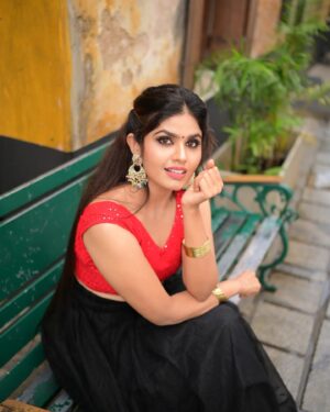 neerasethudas Instagram - മട്ടാഞ്ചേരി തെരുവിൽ ഒരു ദിവസം🥰😊

Captured by @vinu_photogrphy 
Makeup 💄@charuthachandrasekhar_makeover 🥰🙌

#neerajasdas #neerasethudas #southindianactress #malayalamfilmactress #televisionactress #emcee #webseries #acting #artsandentertainment