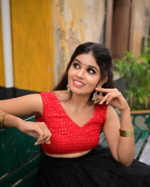 neerasethudas Instagram - മട്ടാഞ്ചേരി തെരുവിൽ ഒരു ദിവസം🥰😊

Captured by @vinu_photogrphy 
Makeup 💄@charuthachandrasekhar_makeover 🥰🙌

#neerajasdas #neerasethudas #southindianactress #malayalamfilmactress #televisionactress #emcee #webseries #acting #artsandentertainment