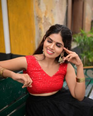neerasethudas Instagram - മട്ടാഞ്ചേരി തെരുവിൽ ഒരു ദിവസം🥰😊

Captured by @vinu_photogrphy 
Makeup 💄@charuthachandrasekhar_makeover 🥰🙌

#neerajasdas #neerasethudas #southindianactress #malayalamfilmactress #televisionactress #emcee #webseries #acting #artsandentertainment
