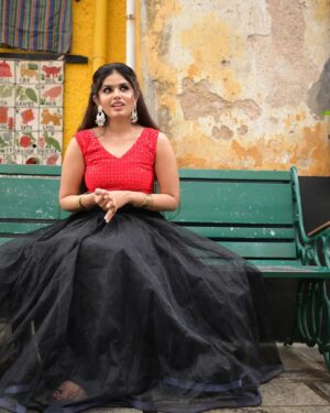 neerasethudas Instagram - മട്ടാഞ്ചേരി തെരുവിൽ ഒരു ദിവസം🥰😊

Captured by @vinu_photogrphy 
Makeup 💄@charuthachandrasekhar_makeover 🥰🙌

#neerajasdas #neerasethudas #southindianactress #malayalamfilmactress #televisionactress #emcee #webseries #acting #artsandentertainment