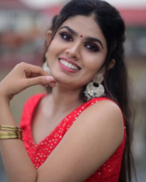neerasethudas Instagram - മട്ടാഞ്ചേരി തെരുവിൽ ഒരു ദിവസം🥰😊

Captured by @vinu_photogrphy 
Makeup 💄@charuthachandrasekhar_makeover 🥰🙌

#neerajasdas #neerasethudas #southindianactress #malayalamfilmactress #televisionactress #emcee #webseries #acting #artsandentertainment