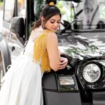 preetha reddy Instagram - Don’t chase people, attract them. #sunawards @suntv #sunawards #suntvserial #vijaytelevisionserials #vijaytv #suntvserial #iniya #preethareddy #lovesongs#westernstyle #moderndesign #tamilcinema #music #kaatrukuenaveli@suntv
