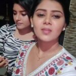 preetha reddy Instagram - Tag ur vayadi frd🤣 #instagood #dailyreels #friendshipgoals #laugh #comedy #funnyvideos #serial#comedy #suntv#friendship#preethareddy #ramyanivas #trending #viral #exolorepage #memes