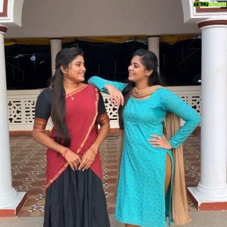 preetha reddy Instagram - Late on trend 😄 Halfsaree @therentalcostume @malinibridalmakeupartist11 #reelsinstagram #loveyourself#tradional#tredingreels #halfsaree #lovesongs #suntvserial#music #vijaytelevisionserials #vijaytv #suntvserial #iniya #preethareddy #shootgapfun #tamilcinema@suntv