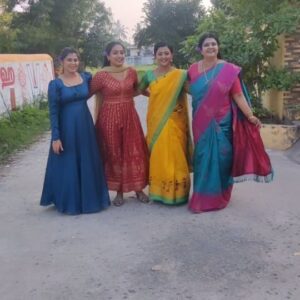 preetha reddy Instagram - 2min instant reel🤣 #thegirls #girlssqaud #funtime #shootgap #preetha #salma #meena #shruthi #gomathipriya #rohini #siragadikaasai #vijaytelevision#serialtime#trendingreels #dancer