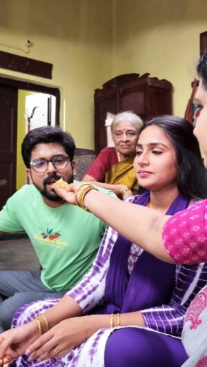 preetha reddy Instagram - வாழ்க்கைக்கு தேவை பணமோ பொருளோ அல்ல. 
புரிந்து கொண்டு எந்த சூழ்நிலையிலும் நம்மை விட்டுக் கொடுக்காத விட்டு விலகாத உண்மையான அன்புஉறவுகள்❤️ 
.
.
சிறகடிக்க ஆசை happy birthday 23.01.2023 சிறகடிக்க வாழ்த்துக்கள்.
.
.
Hello to all the fans of Sirakadikka Aasi serial I am happy to announce that our serial has successfully aired and will complete one year in five days 
Thank you so much for your love, affection and support🫰
 
Thanks my Captain  S.Kumaran sir
.
Thanks my Muthalali AnandaVikatan
. 
Thanks for Vijay Tv Administration all 
.
Thanks for Writer Mr GuruSambath sir 
.
Thanks jayasilan sir & DhanaSekar management all
.
Thanks for Mr Mads sir Camara📸
Thanks for all back bone of the siragdikkassai all team members ❤️🙏🙏