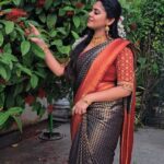 preetha reddy Instagram - Unaala ulagam azhagachi 😍 Clearing draft 😉 Jewellery @gold_copy1486 postoftheday#traditional#saree#diwali #loveyourself #actresslife #acting #trending #casual #photoshoot #exploremore#lovelife