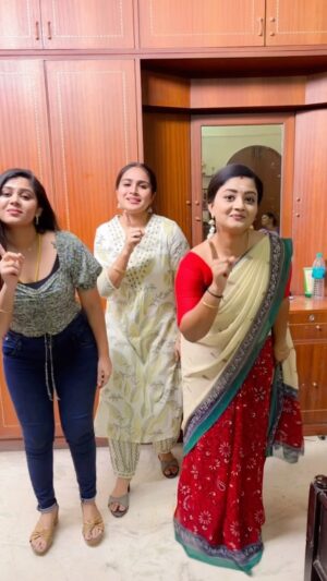 preetha reddy Instagram - #siragadikkaaasai #vijaytelevision #rohini #meena #shruthi #salma #gomathipriya #preetha #trending #trendingreels #reelkarofeelkaro