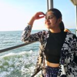 preetha reddy Instagram - Do what makes you happy 😁 #loveyourself #beachvibes #pondycherry #friendship #teamouting #alone #laugh #shruthi #acting#serials #trip #happy