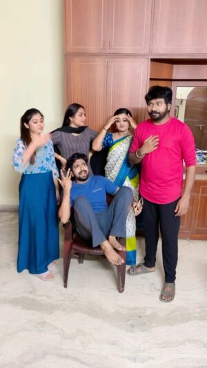 preetha reddy Instagram - #siragadikkaaasai #muthu #meena #manoj #rohini #shurthi #vijaytelevison #vikatan #shooting #fun #gossip #comedyvideos #reelsinstagram #reelitfeelit #reelkarofeelkaro #trendingreels #trending #vivek #theboys #thegirls #gangreel #sa #mumee