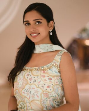 sai Dhanya Instagram - Kya kaha dil se?
Pc @arvinthiyer 

#photograph #dress