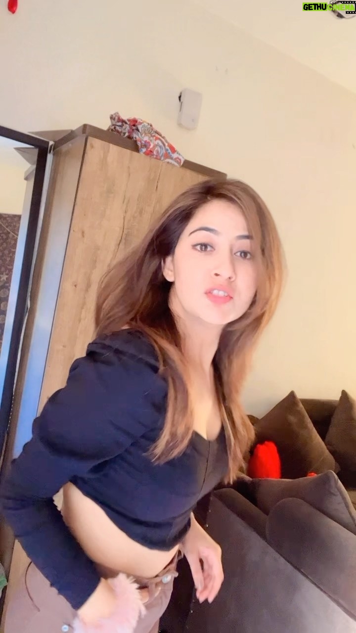 upma Sharma - 3.2K Likes - Sala lucha lafanga kahin ka 😝😝😂😂