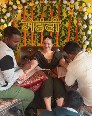 upma Sharma Instagram - Wishing you nothing but a lifetime of love. 😘❤️ @chakshukotwal ❤️❤️

#bestbride 
#upmasharma #upmasharmaofficial #chakshukotwal #happymarriedlife