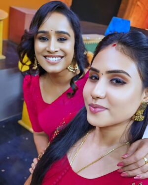 vj Santhiya Instagram - 😍🫂with swt heart @dhanushivaofficial 

#friends #friendship #zeetamil #shooting #thamizhathamizha #avalsanthiya #anbeyshivam