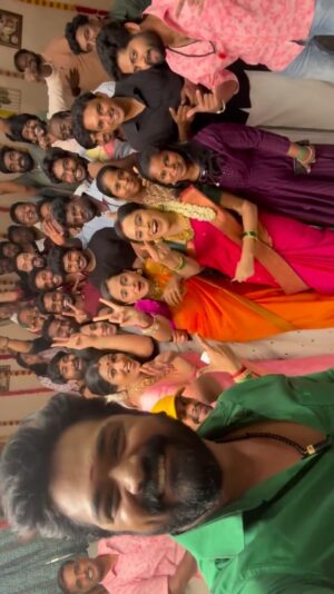 vj Santhiya Instagram - Happy 💯 #episode 🤩🤩 
Love you all for the support and love 🥰🙏🏼
 thanks to @vijaytelevision 🙏🏼😍@falcontvmedia
Director -  @screenpower02 

@ksgvenkatesh @shanthiarvind @jayaprakashkumaran  @merwen_balaji  @geminimani_official @vasudevan_skr_official @rajivprithiviraj_96 @roshenpurushoth @mahimaoffl @thechandruoffl 
#sakthivelvijaytv #sakthivel #vijaytelevison