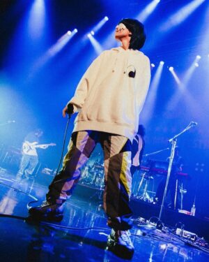 yama Instagram - 「THIS SUMMER FESTIVAL TOUR '23」

まだ不格好ですが
飾り気のない自分でした。
とても楽しい時間に感謝です。

またいつか対バンできる時まで、
虎視眈々と
拳をあたためておきますね

#ディスフェス 
#Alexandros

photo by @yamada_mphoto